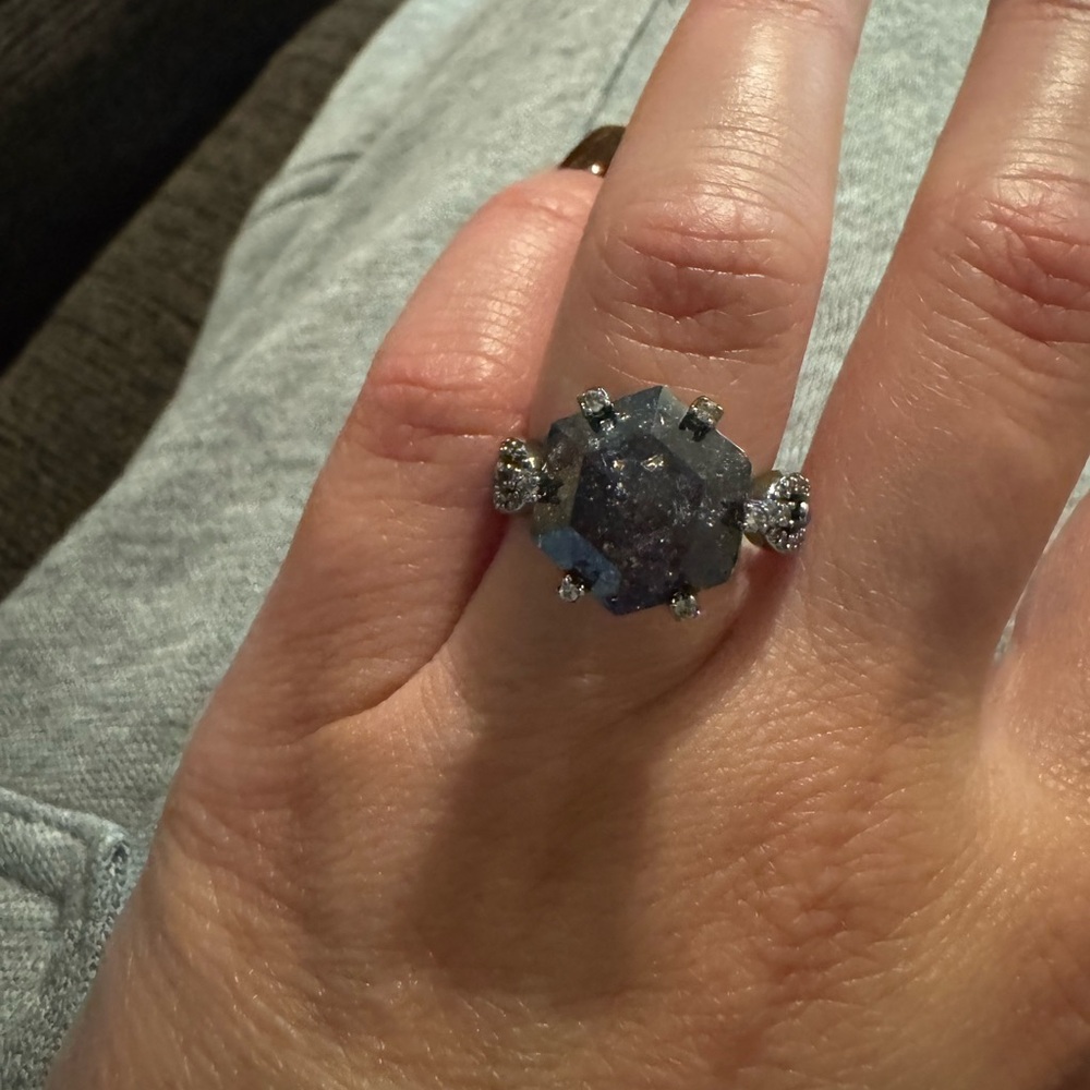 Stunning Silver Ring with Black Gemstone